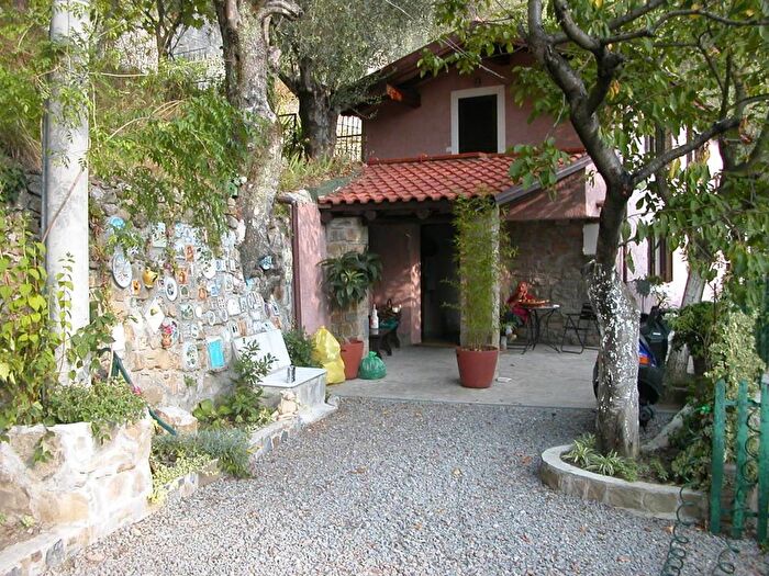 Casa quadrilocale in vendita in Località Brunetti, Camporosso