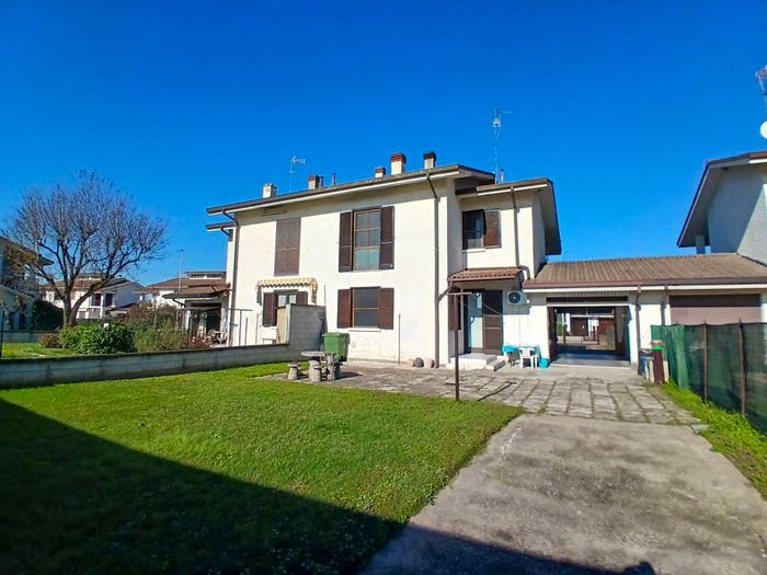 Casa quadrilocale in vendita in Zona Industriale LP Leonardo Da Vinci, Mortara