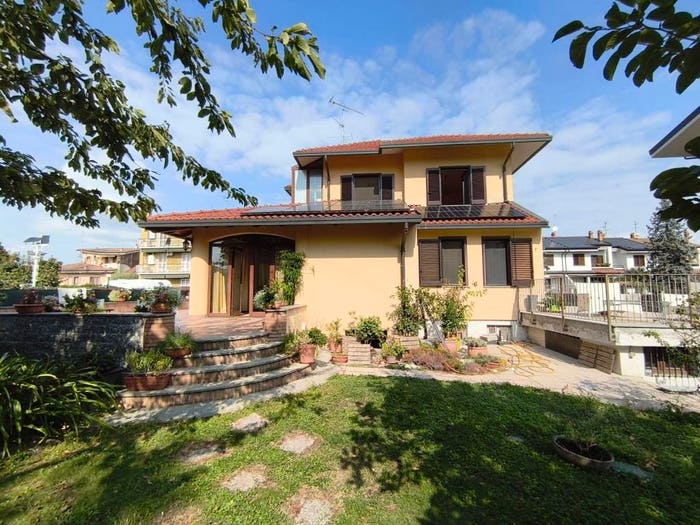 Casa con 5 locali in vendita in Via Bergamo, Bussero