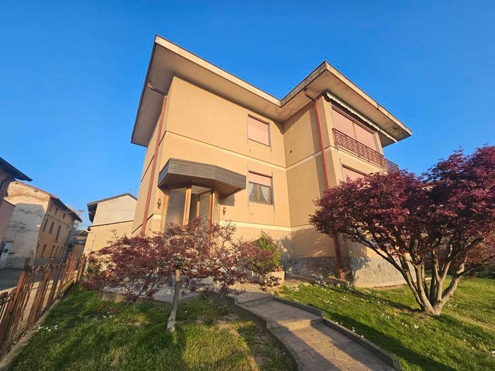 Casa con 6 locali in vendita in Via San Rocco, Centro, Momo