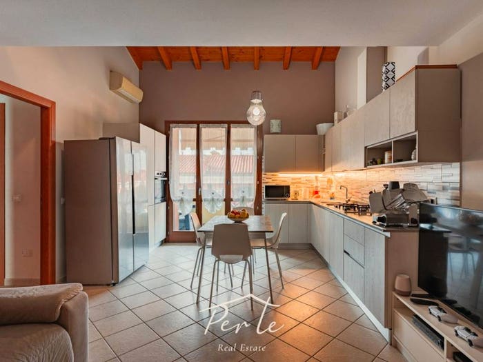 Appartamento con 5 locali in vendita in Via Luigi Einaudi, Curtatone