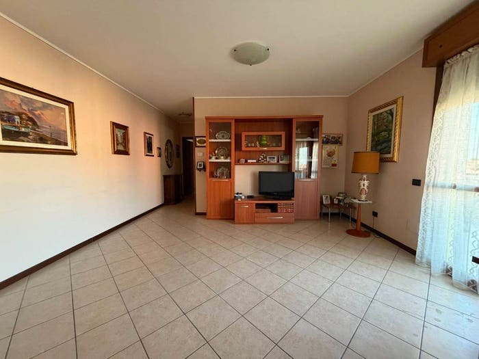 Appartamento quadrilocale in vendita in Via Giuseppe Garibaldi, Centro, Moglia