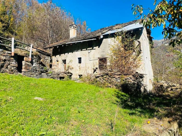 Casa con 6 locali in vendita in Località Borney No Number, Fontainemore