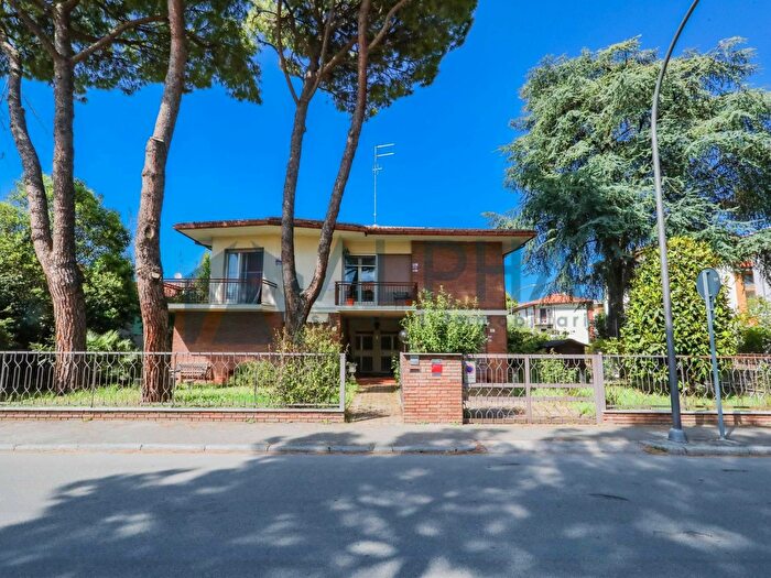 Casa con 7 locali in vendita in Via Carlo Cicognani, Forli'