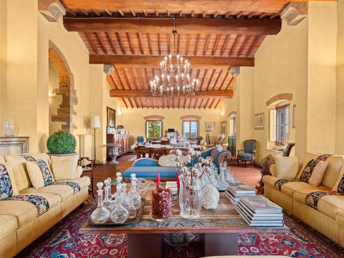 Casa con 6 locali in vendita in Via delle Ginestre, Carmignano