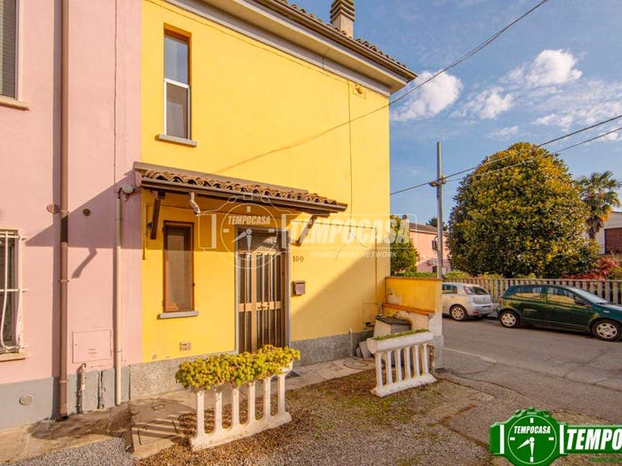 Casa bilocale in vendita in Via Umberto I, Centro, Lungavilla