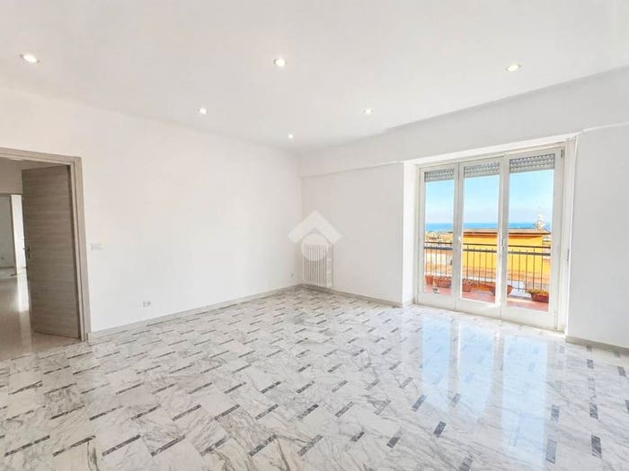Appartamento con 5 locali in vendita in Via Edmondo Buccarelli, San Leonardo, Catanzaro