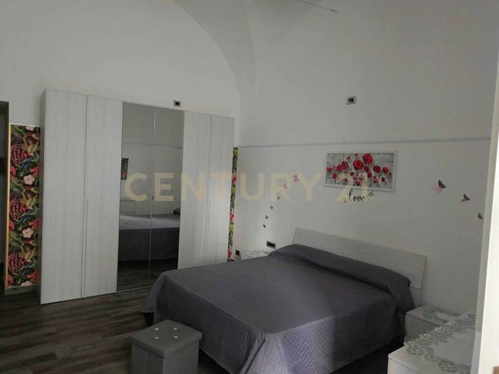 Casa bilocale in vendita in Piazza Federico di Svevia, Centro Storico, Catania