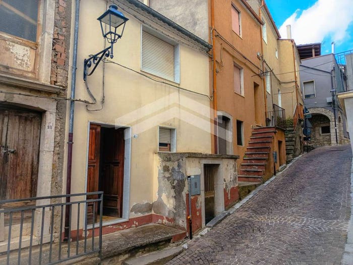 Casa quadrilocale in vendita in via Roma, Castelbottaccio