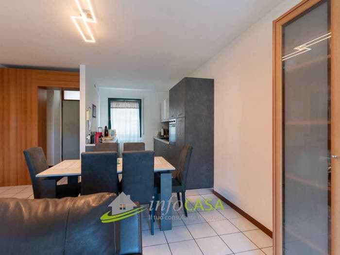 Appartamento trilocale in vendita in Via Della Roggia, Centro, Ala