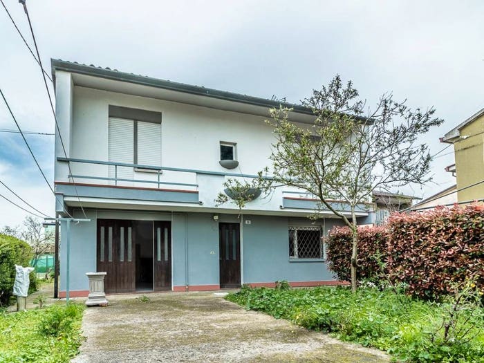 Casa con 6 locali in vendita in Via Puccini, Centro, Conselice