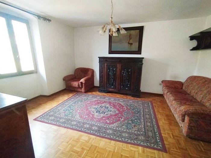 Appartamento con 5 locali in vendita in Via Sant'Antonio, Verla, Giovo