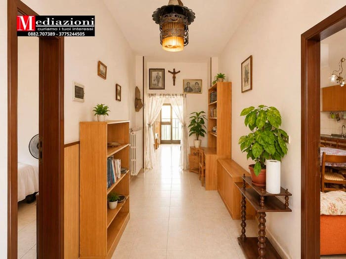 Appartamento con 6 locali in vendita in Via Giuseppe Mazzini, Poggio Imperiale