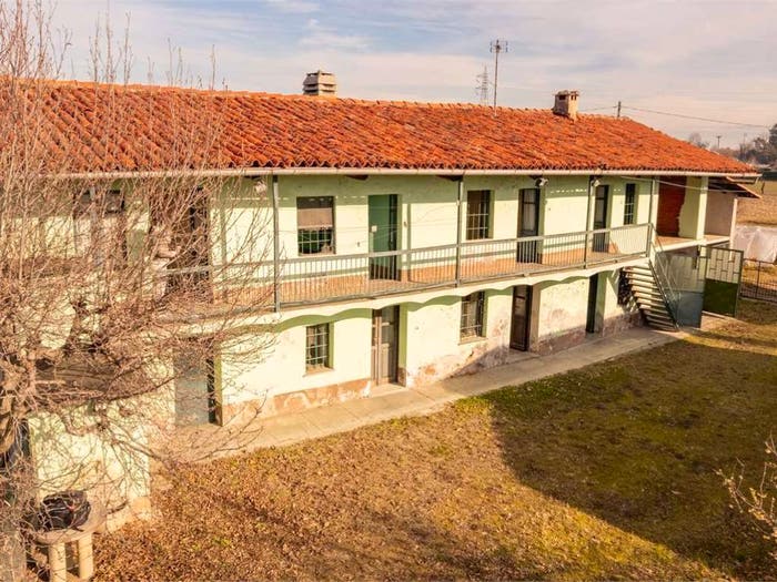 Casa con 6 locali in vendita in strada Camborgetti Ballada, Bricherasio