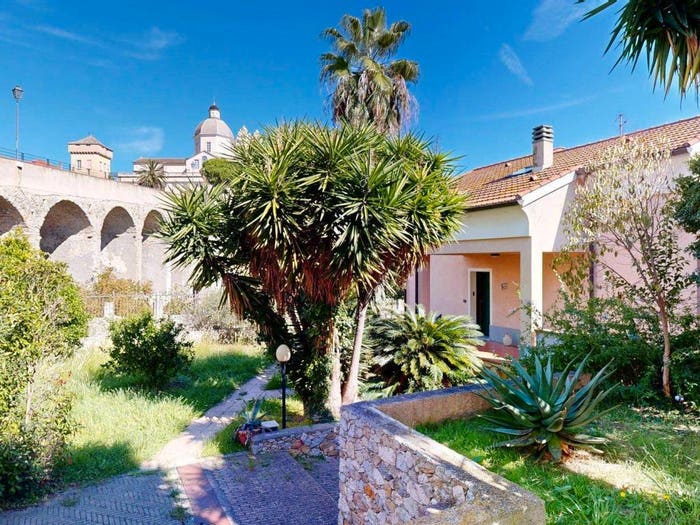Casa con 6 locali in vendita in Borgo Castello, Centro, Loano