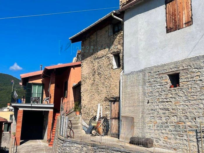 Casa con 5 locali in vendita in Armo