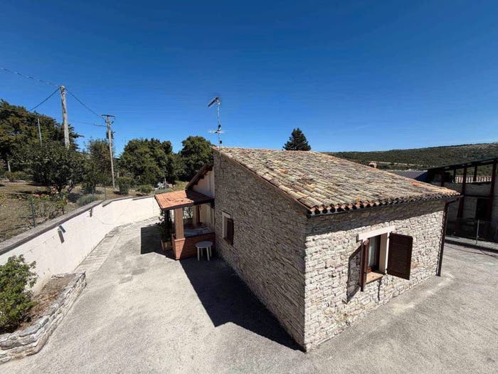 Casa con 6 locali in vendita in Massaprofoglio, Muccia