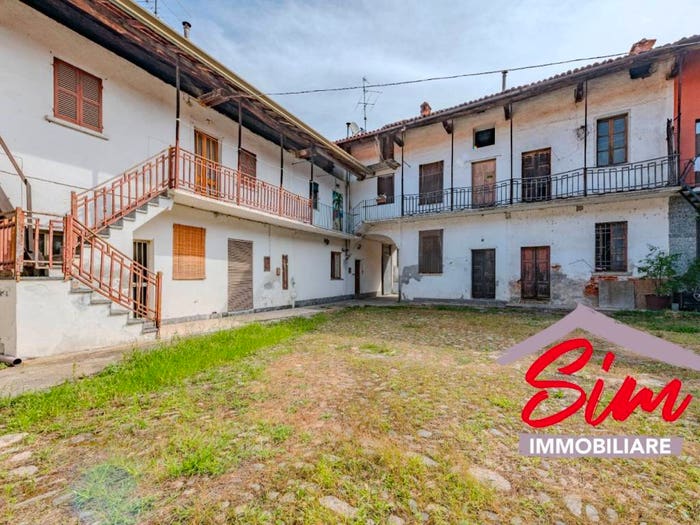Casa con 5 locali in vendita in Casa di corte in vendita a Cavaglio d'Agogna, Cavaglio d'Agogna