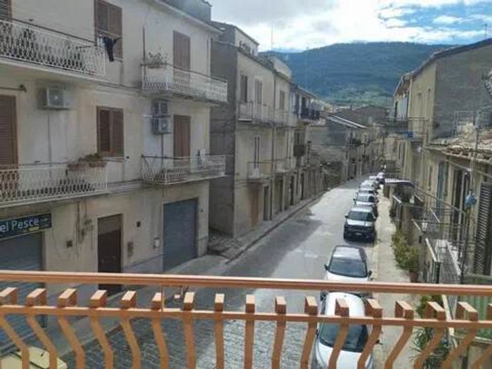 Casa trilocale in vendita in Santo Stefano Quisquina