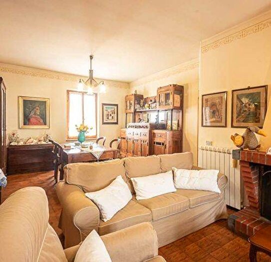 Casa con 5 locali in vendita in Piazza Giuseppe Mazzini, Centro, Chiesina Uzzanese