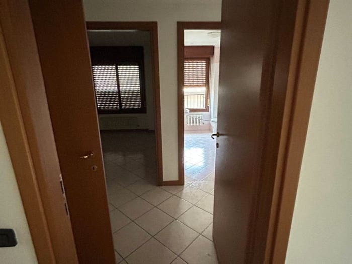 Appartamento trilocale in vendita in via Nobili Calvi Carimate CO Italia, Centro, Carimate