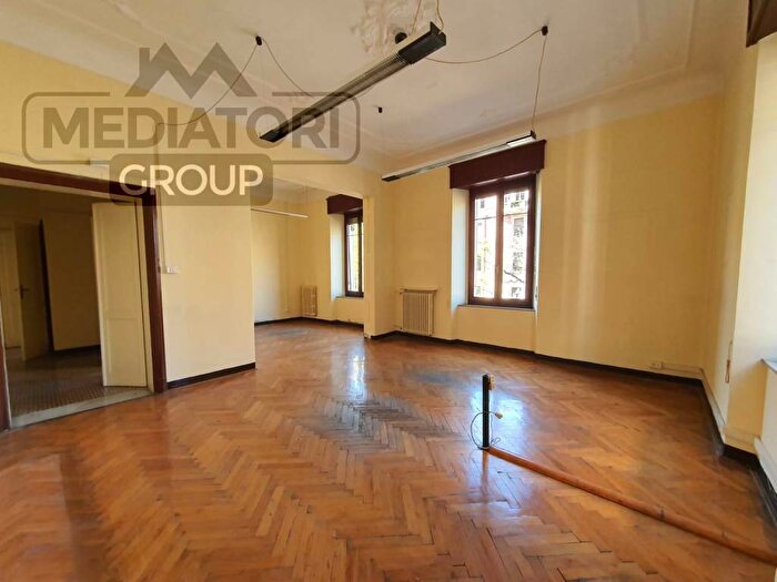 Appartamento con 6 locali in vendita in Cavour, Ancona