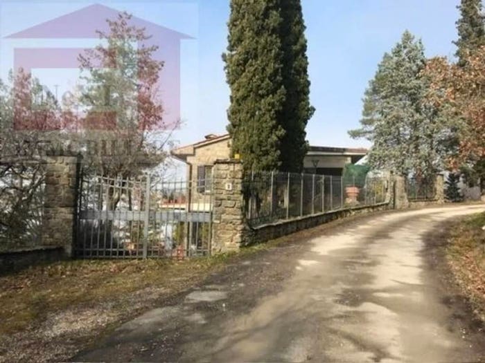 Casa con 6 locali in vendita in Via Di Magnale, Pelago