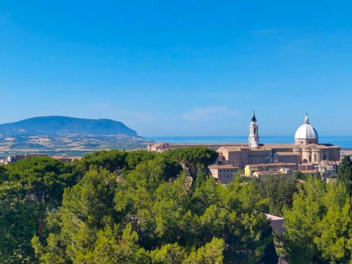 Appartamento con 6 locali in vendita in Via San Francesco d'Assisi, Centro, Loreto