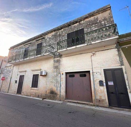 Casa con 5 locali in vendita in Via Xxiv Maggio, Muro Leccese