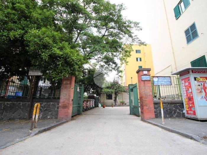 Appartamento trilocale in affitto in Via Saverio Altamura, Arenella, Napoli