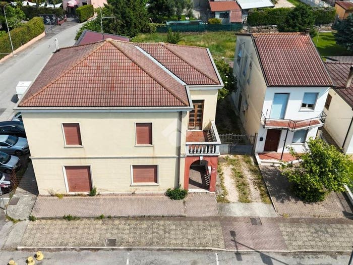Casa con 6 locali in vendita in Via XX Settembre, Centro, Ronco all'Adige