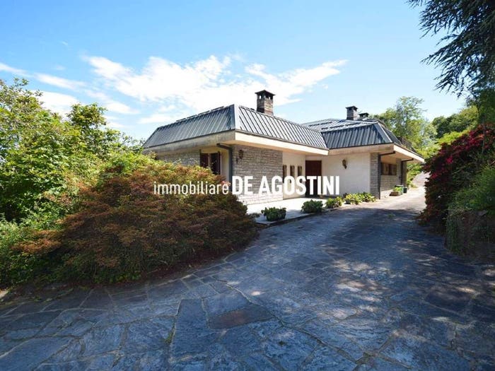 Casa con 6 locali in vendita in via per Calogna, Lesa