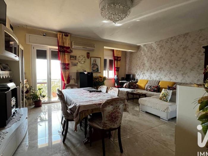 Appartamento con 6 locali in vendita in Via Massimino Gualillo, Centro, Soveria Simeri