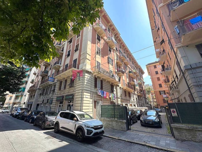 Appartamento quadrilocale in vendita in Via Bettini, Bolzaneto, Genova