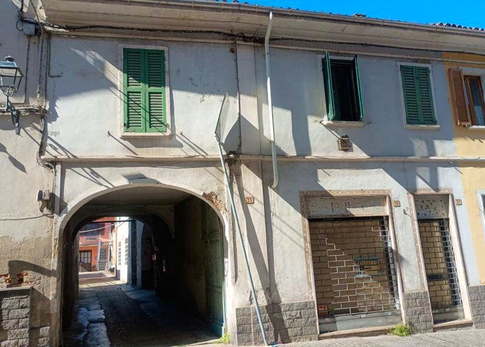 Casa quadrilocale in vendita in Via Cesare Cunietti, Centro, Valenza