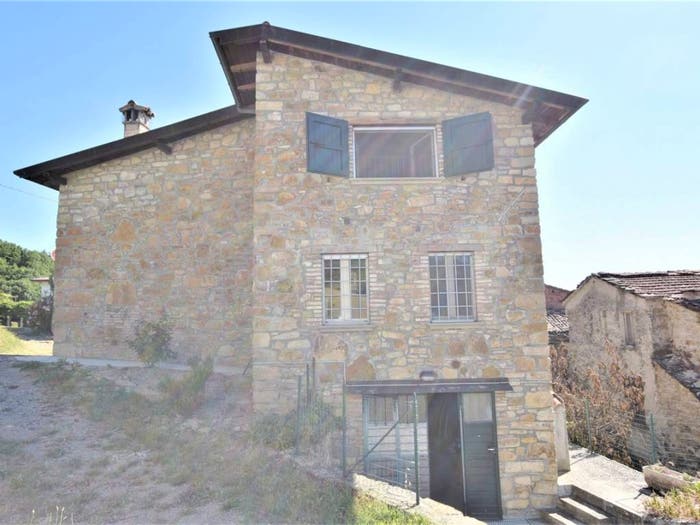 Casa quadrilocale in vendita in Loc Centomerli, Bobbio