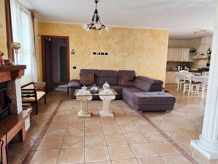 Casa quadrilocale in vendita in Centro, Pomponesco