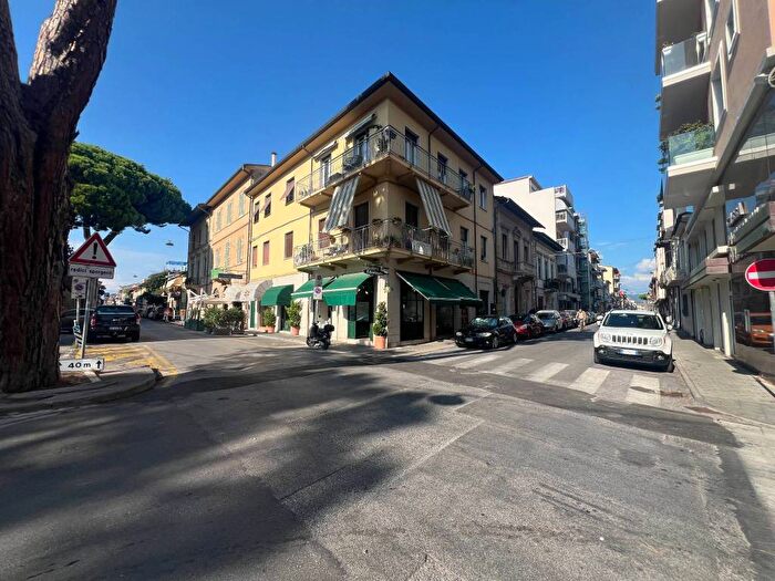 Appartamento quadrilocale in vendita in Via Felice Cavallotti, Centro, Viareggio