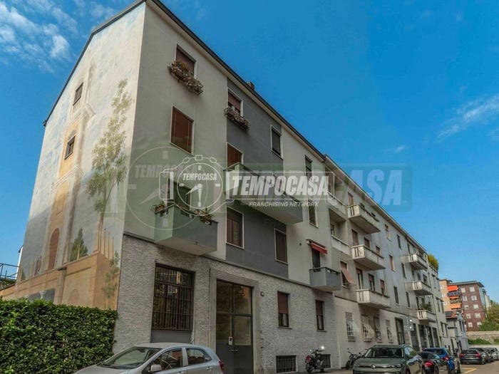 Appartamento trilocale in vendita in Via Bordighera, Famagosta, Milano