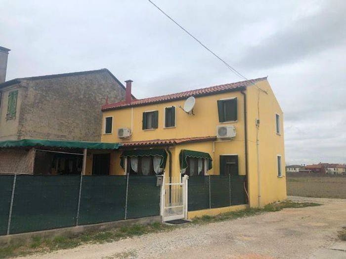 Casa quadrilocale in vendita in CORBOLA via chieppara, Centro, Adria