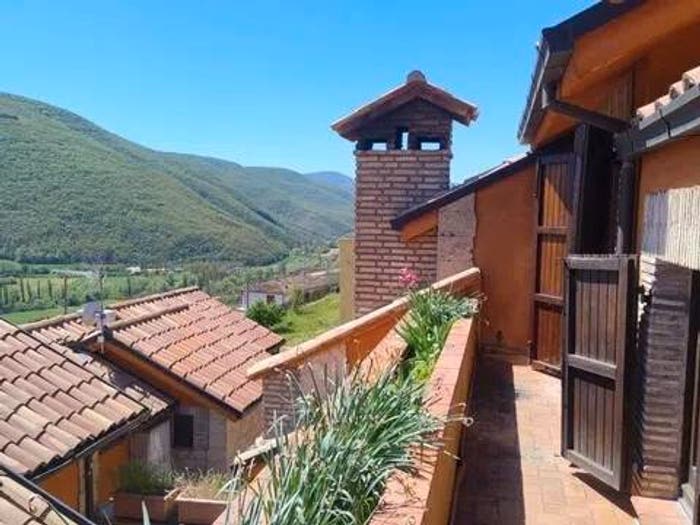Casa con 6 locali in vendita in Via Ungheria, Centro, Norcia