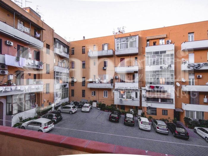 Appartamento trilocale in vendita in Via Alghero sn, San Benedetto, Cagliari