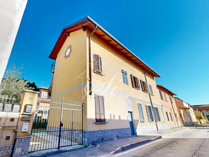 Casa con 5 locali in vendita in Via Aprile, Centro, Garbagnate Milanese