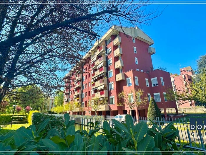 Appartamento trilocale in vendita in Via Giovan Battista Angioletti, Trenno, Milano
