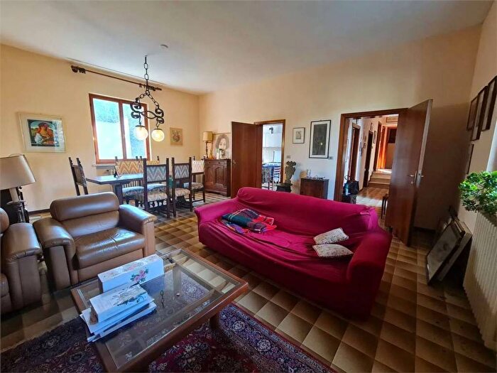 Casa con 6 locali in vendita in Strada Provinciale Delle Cesane SNC, Urbino