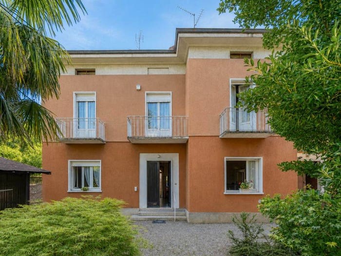 Casa con 6 locali in vendita in Via Trento, Cassano Magnago
