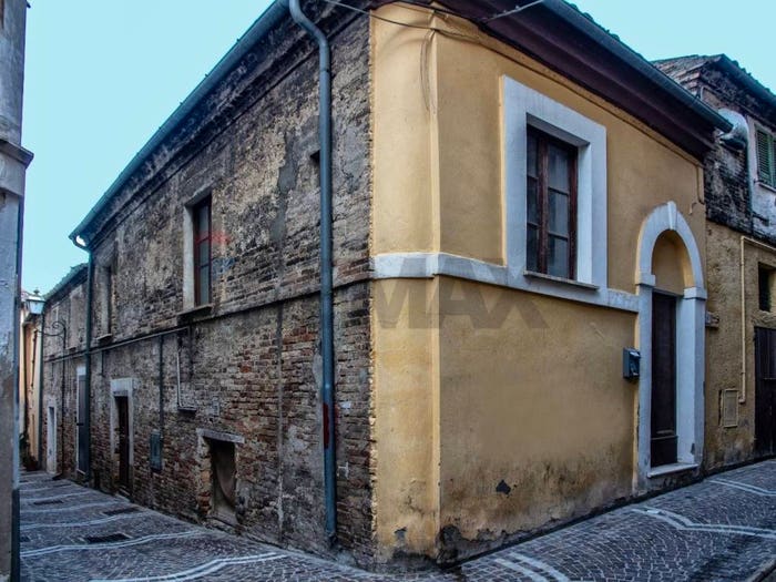 Casa quadrilocale in vendita in VIA MONTE GRAPPA, Centro, Pianella