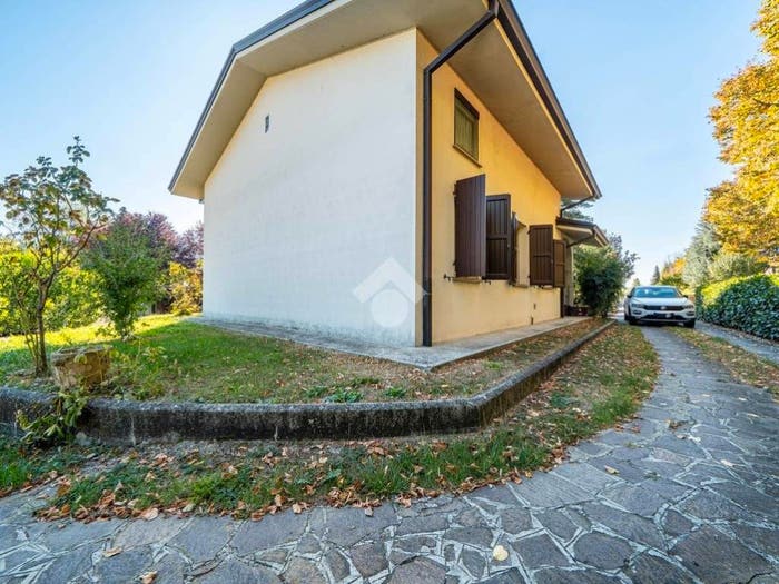 Casa quadrilocale in vendita in Via Dante Alighieri, Praticello, Gattatico