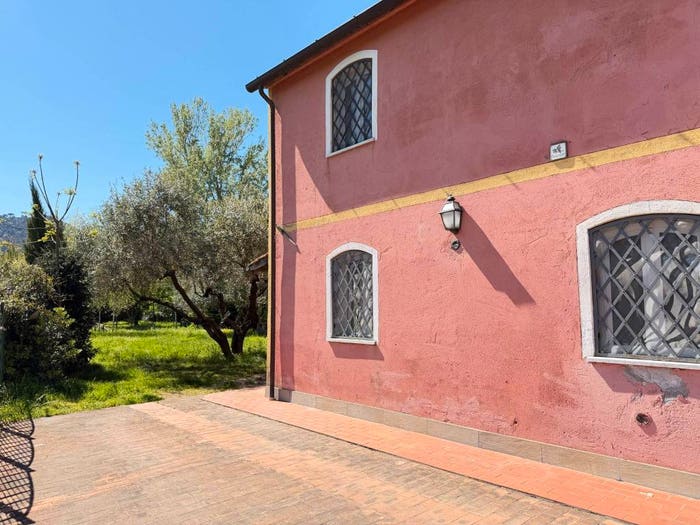 Casa con 6 locali in vendita in Via Margubbio, Ameglia