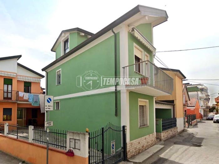 Appartamento quadrilocale in vendita in Via Belfiore, Sottomarina, Chioggia